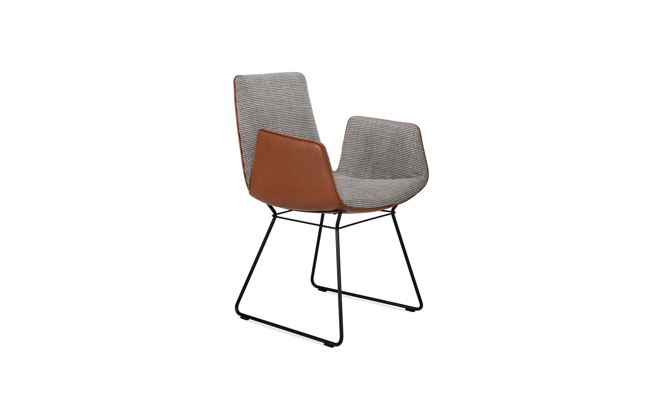 freifrau_2025_Amelie_Armchair-High_1-1_ME001_Clifford-0150_Adora-Cognac_front Platzhalter